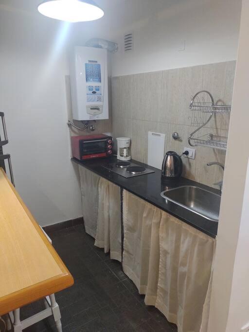 Monoambiente Amplio Y Luminoso Muy Cerca De Universidades Y Sanatorios. Apartamento