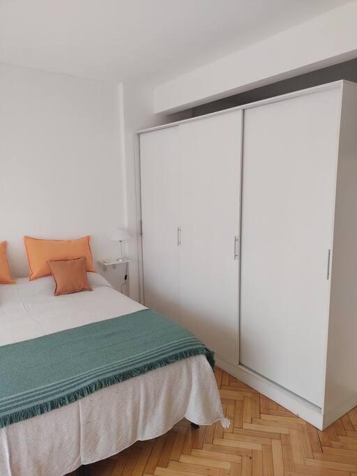 Monoambiente Amplio Y Luminoso Muy Cerca De Universidades Y Sanatorios. Apartamento