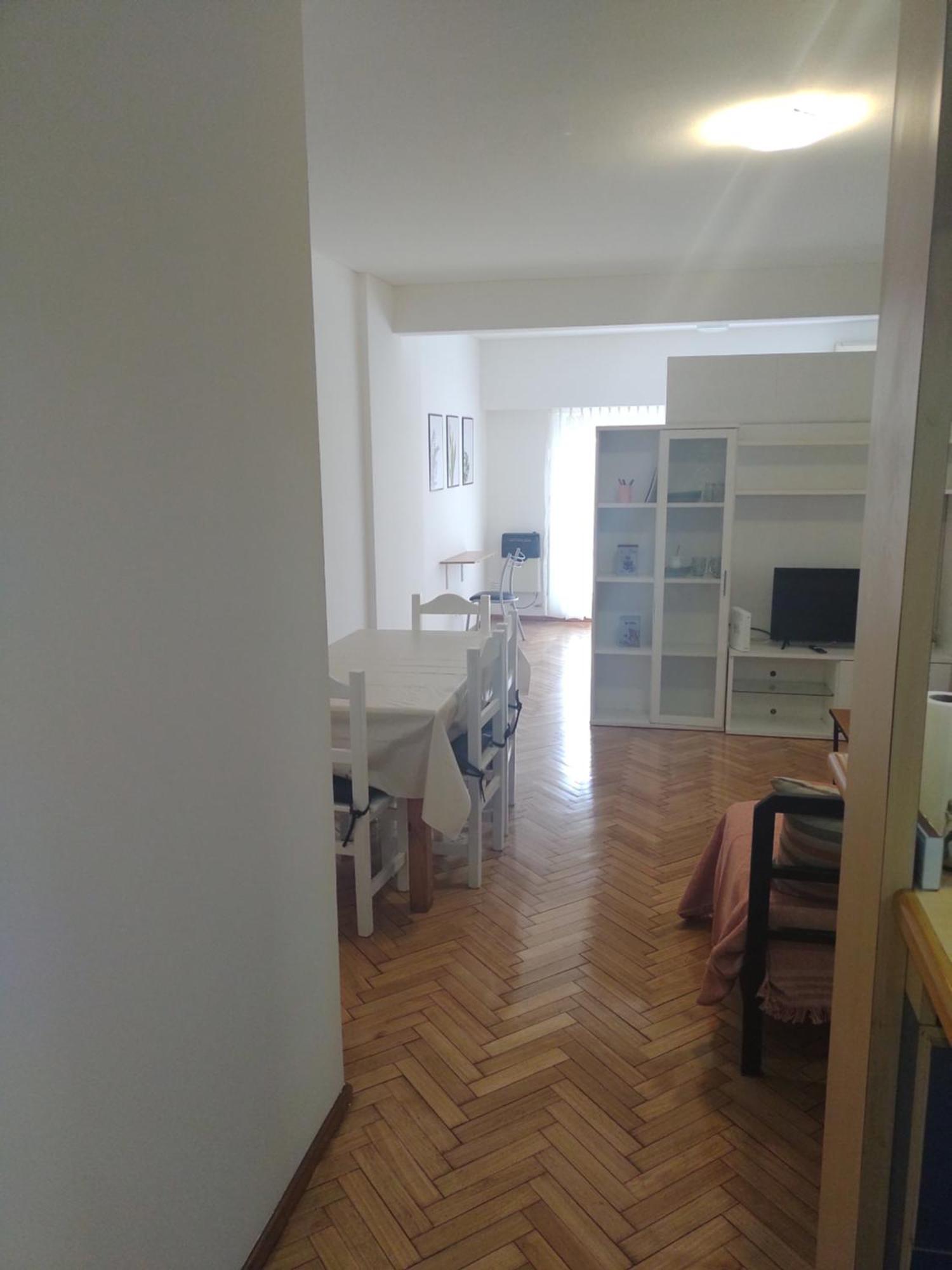 Apartamento Monoambiente Amplio Y Luminoso Muy Cerca De Universidades Y Sanatorios.