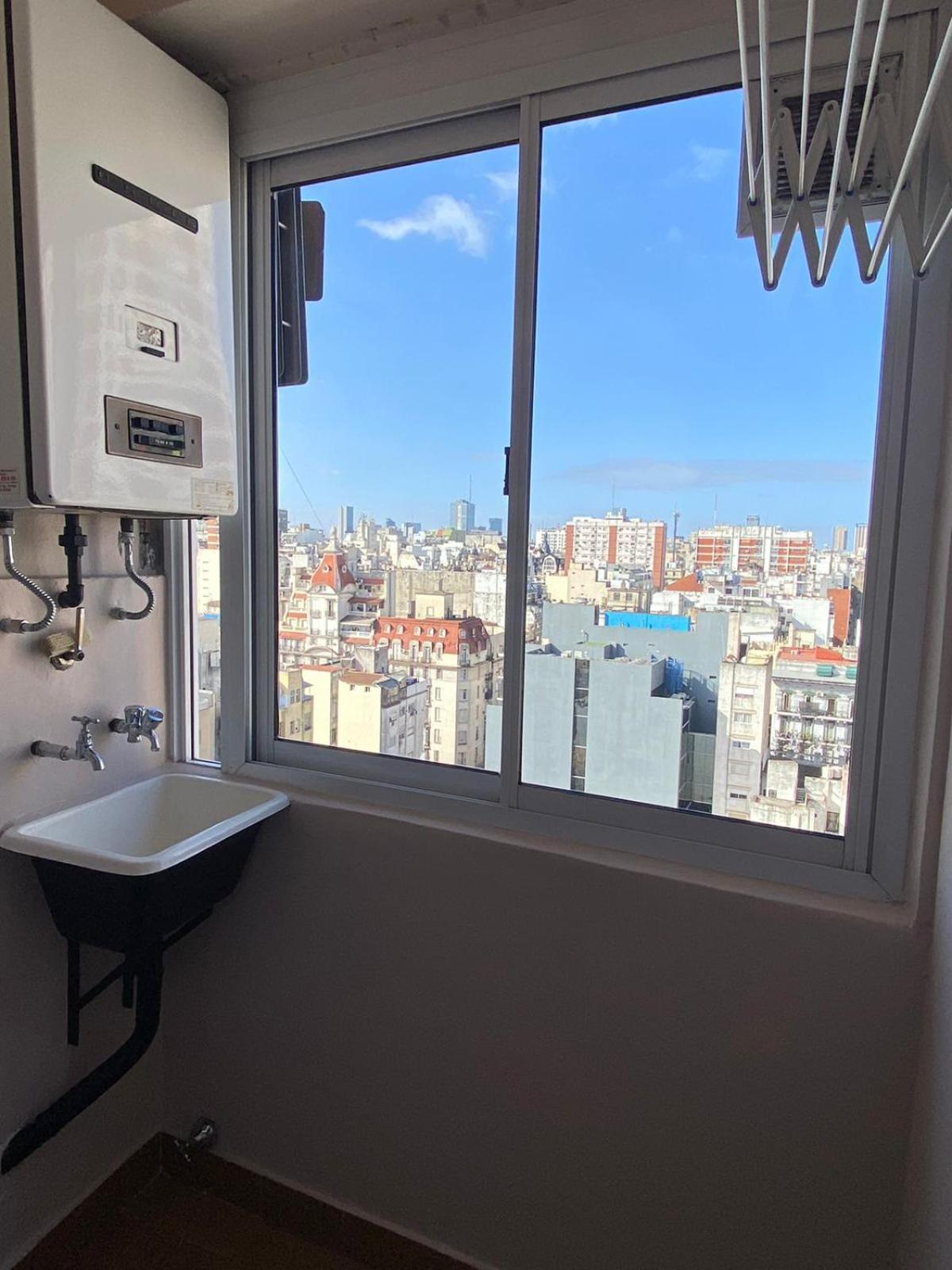Muy Buena Ubicacion. Luminoso Y Silencioso Apartamento Ciudad Autónoma de Buenos Aires
