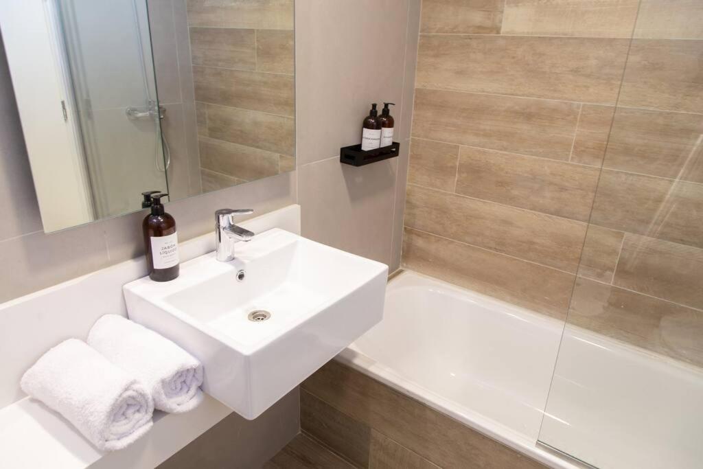 Almez Stunning Deluxe Apartamento