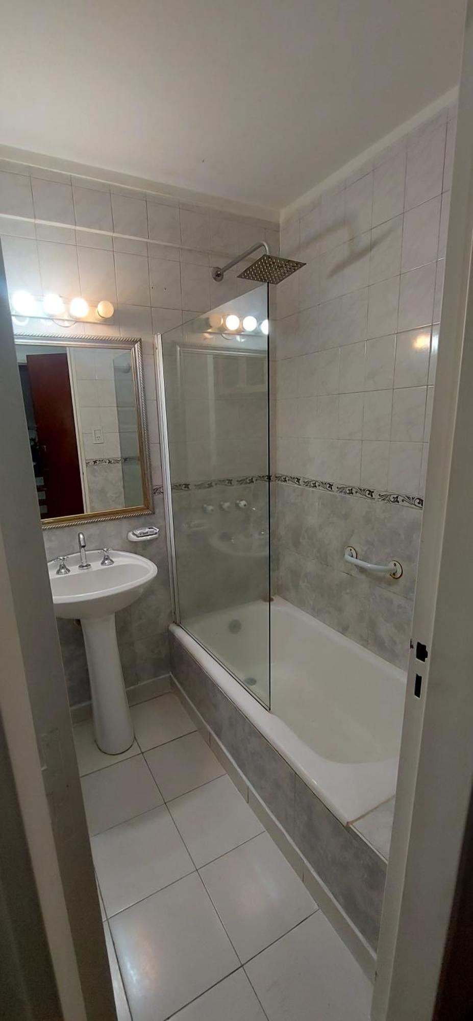 Comodo Departamento Con Balcon En Microcentro *
