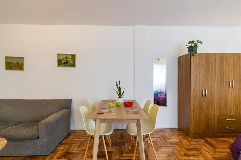 Amplio Monoambiente En El Corazon De Apartamento