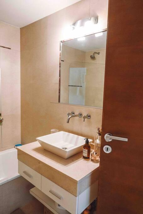 Moderno Departamento En Recoleta 2 Personas Con Terraza Privada Apartamento *