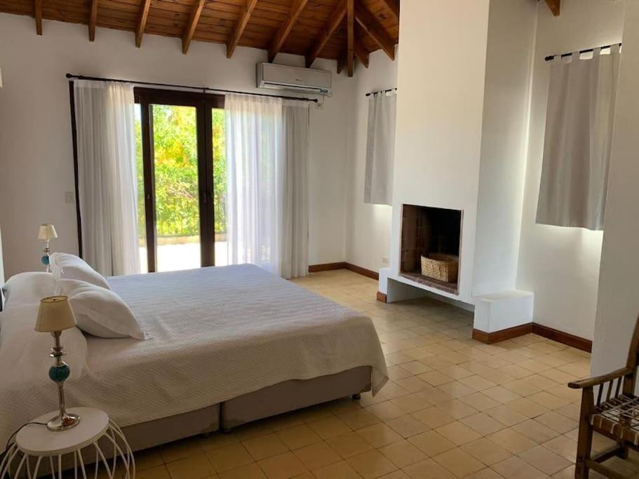 Сasa de vacaciones Summer House In Pilar. Office, Garden, Pool *