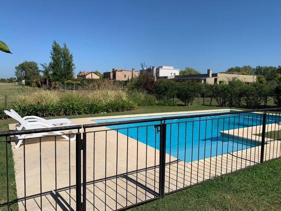 Сasa de vacaciones Summer House In Pilar. Office, Garden, Pool *
