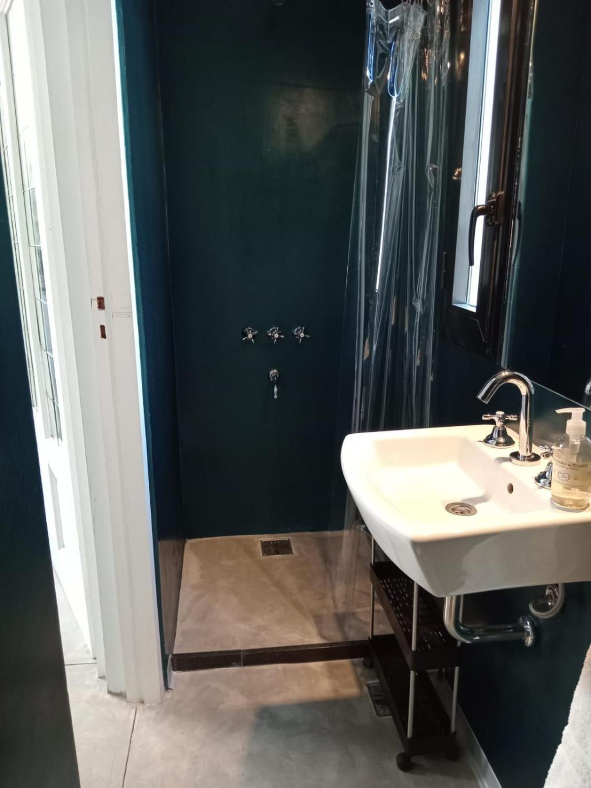 Con Bano Uso Exclusivo En Casa Compartida En Primer Piso Por Escalera Habitación en casa particular Ciudad Autónoma de Buenos Aires
