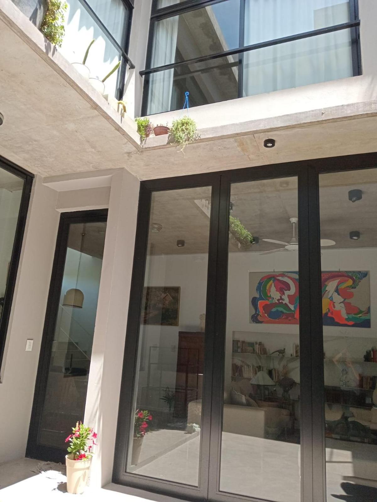 Con Bano Uso Exclusivo En Casa Compartida En Primer Piso Por Escalera