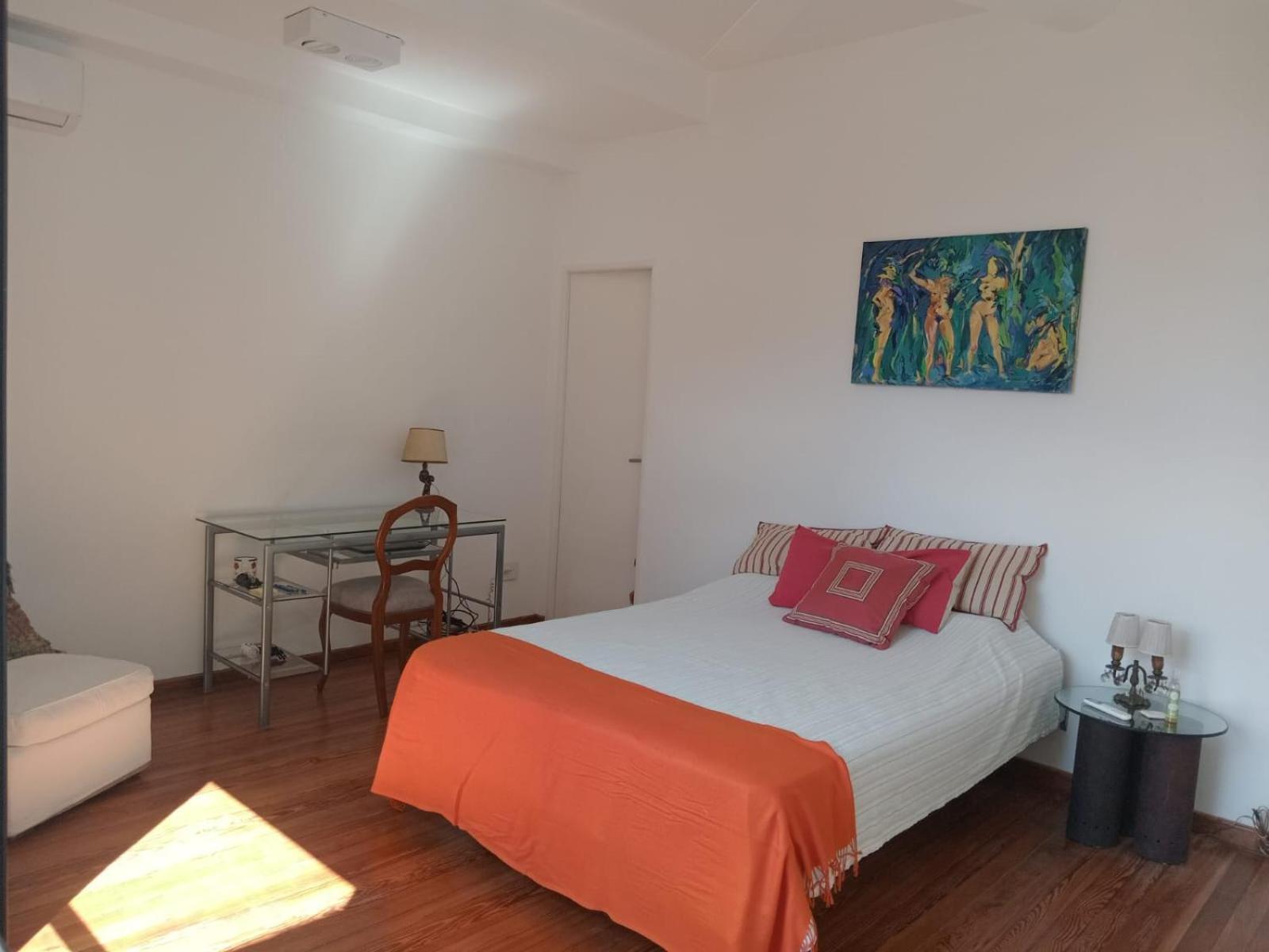 Habitación en casa particular Con Bano Uso Exclusivo En Casa Compartida En Primer Piso Por Escalera *