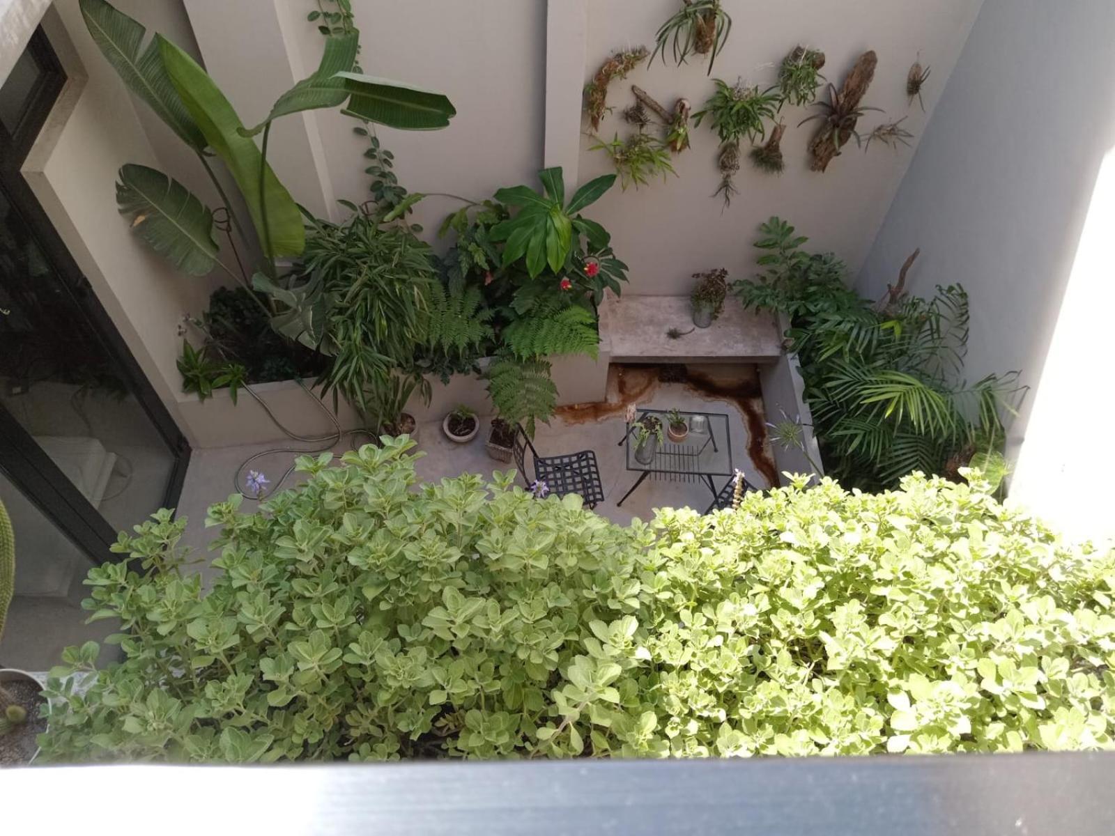 Con Bano Uso Exclusivo En Casa Compartida En Primer Piso Por Escalera Habitación en casa particular *