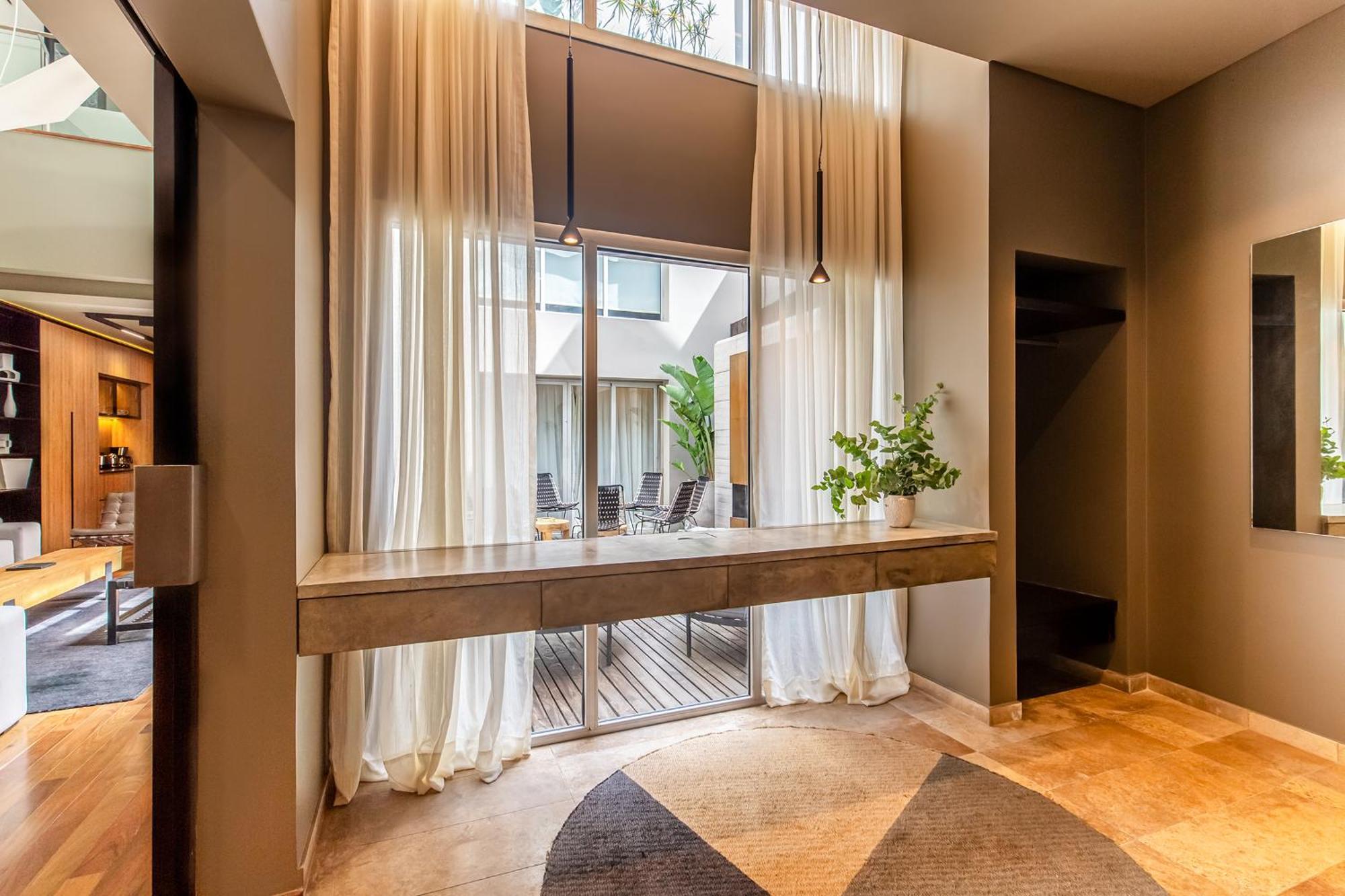 Modern Luxury Perfect For Couples And Families