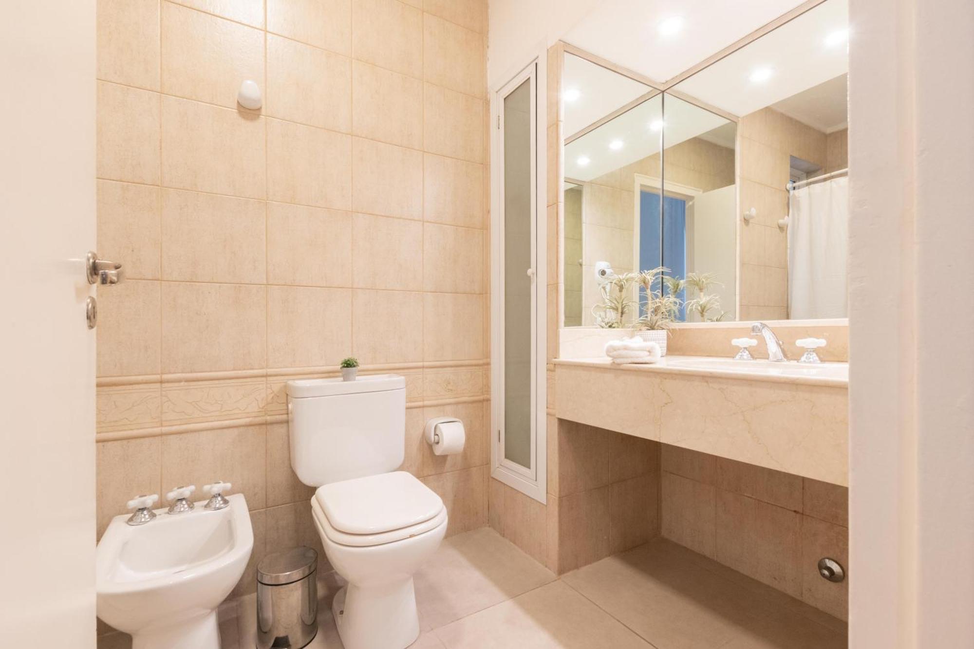 Fliphaus Ayacucho 1800 - 2 Bd En-suite Recoleta Apartment