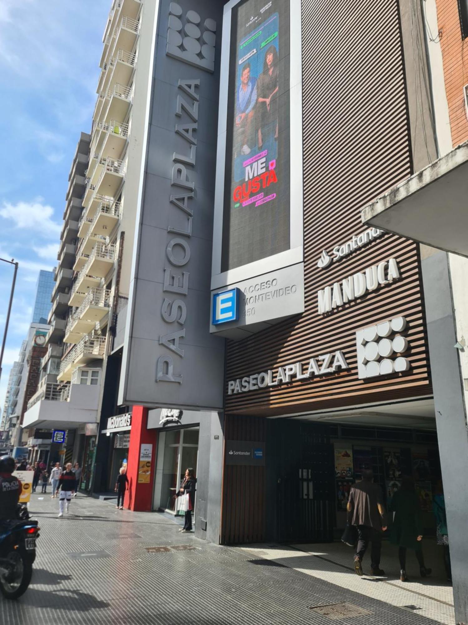 Av. Corrientes 1670 - Paseo La Plaza - Apartamento *