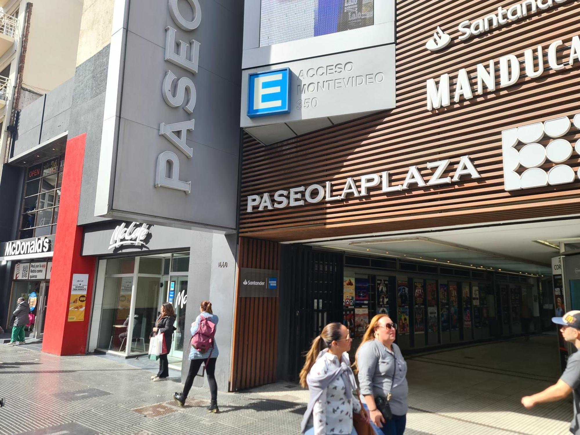 Apartamento Av. Corrientes 1670 - Paseo La Plaza - *