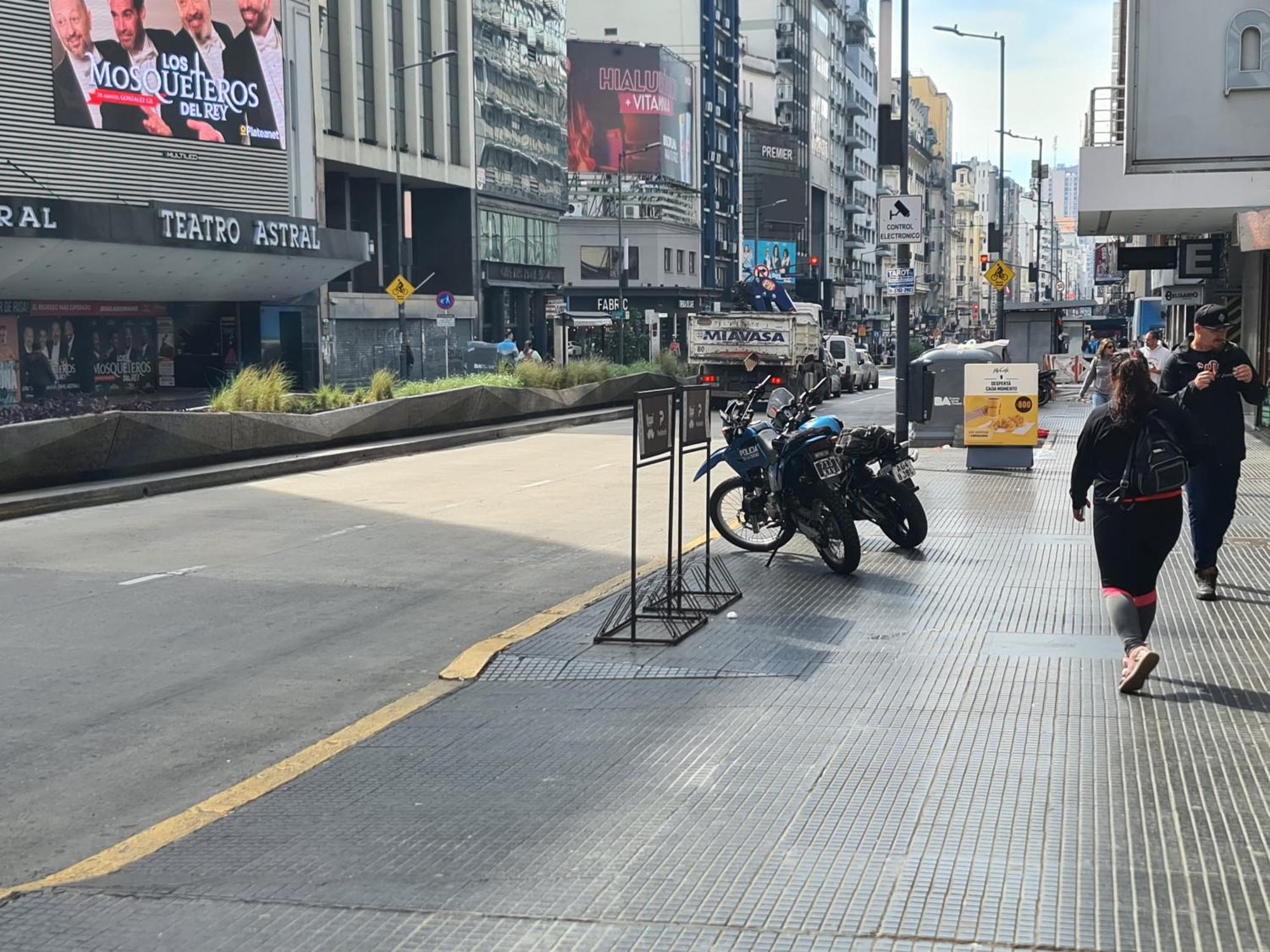 Av. Corrientes 1670 - Paseo La Plaza - Buenos Aires