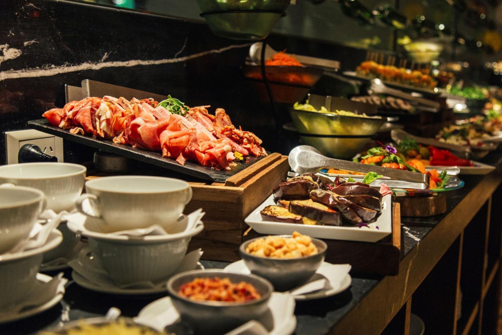 Sheraton Hotel&convention Center 5*