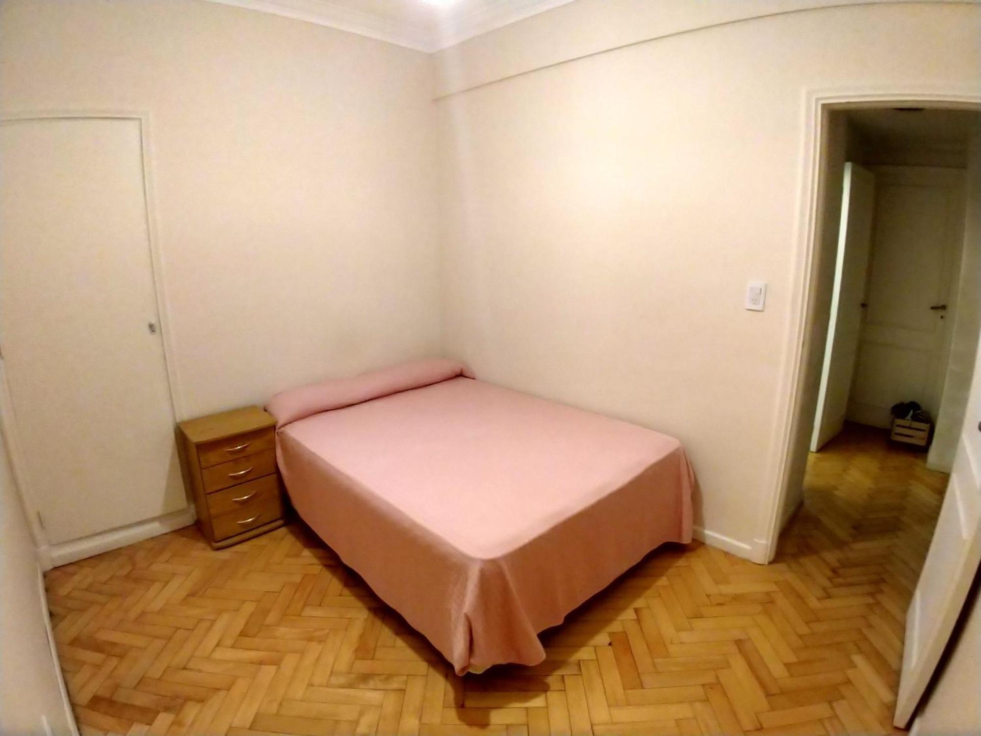 Habitación en casa particular Privada Zona Hospital De Clinicas En Departamento Compartido