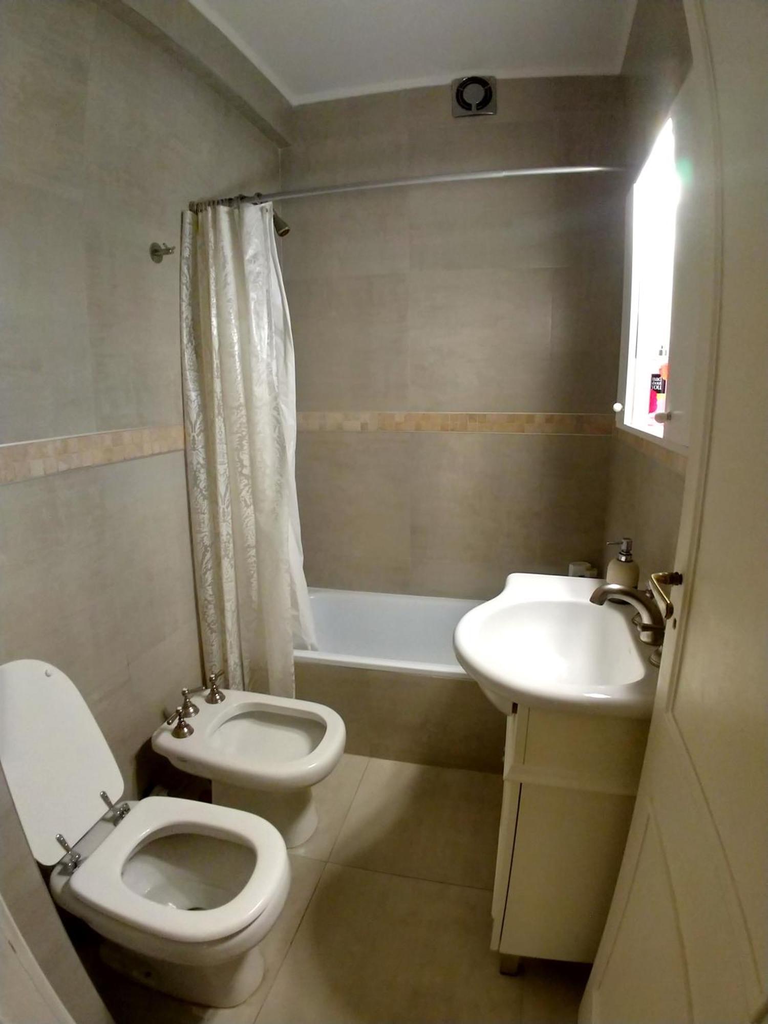 Habitación en casa particular Privada Zona Hospital De Clinicas En Departamento Compartido Ciudad Autónoma de Buenos Aires
