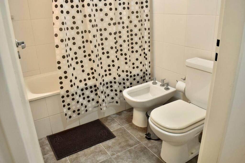 Amplio Piso, Con Cochera 2 2 Banos La Rural, Shopping Mall Arcos Apartamento