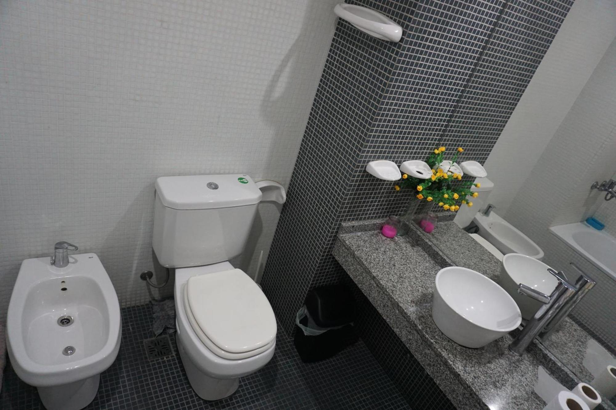 Apartamento River Plate, Movistar Arena, Embajada