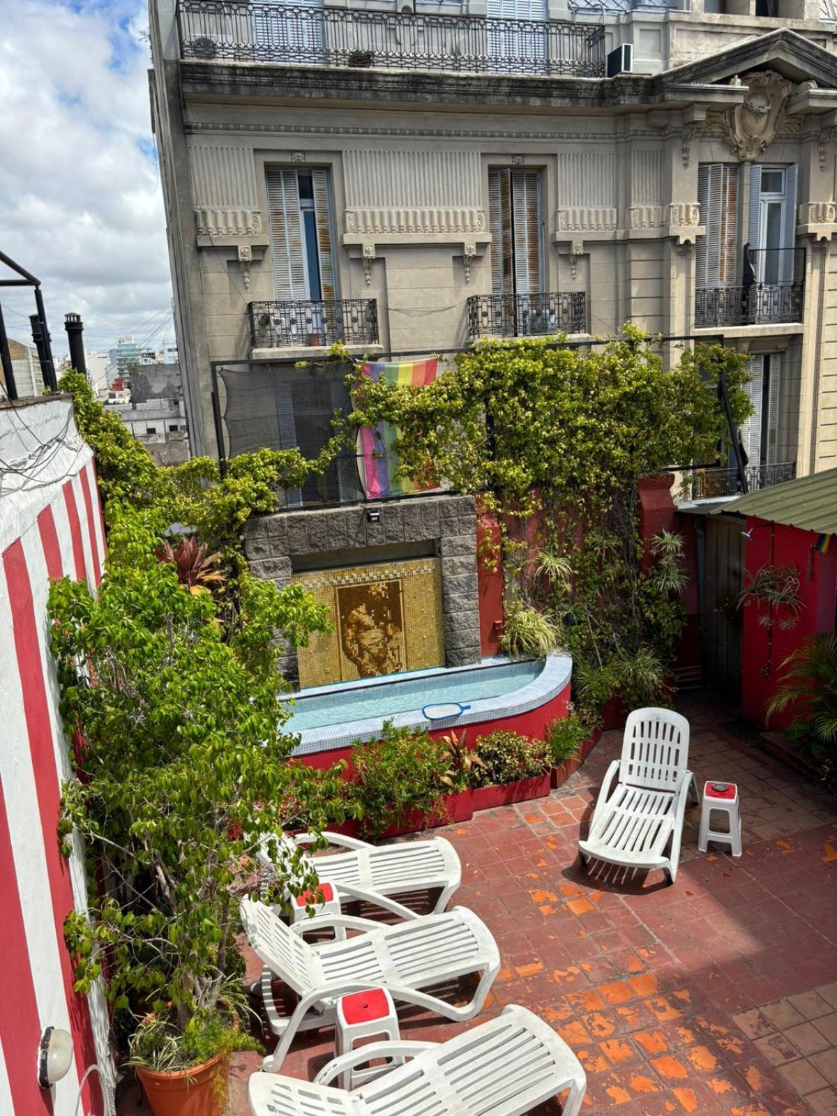 Lgy Only Men Bed and breakfast