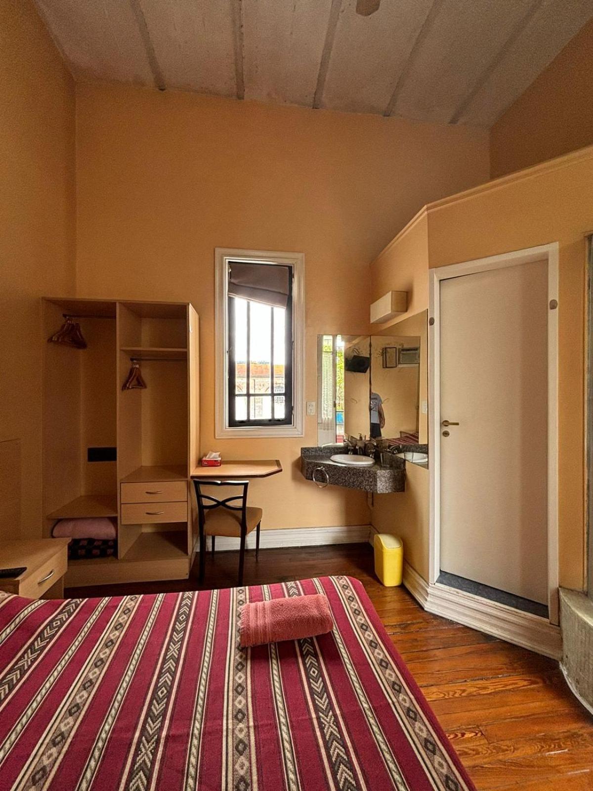 Lgy Only Men Bed and breakfast