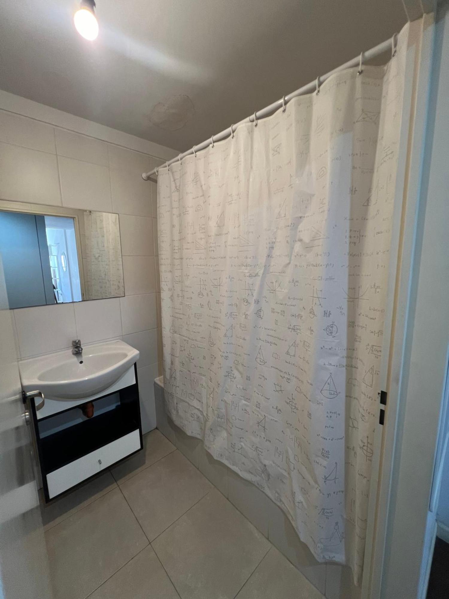 Apartamento Monoambiente En Recoleta. Cercano Al Metro! *