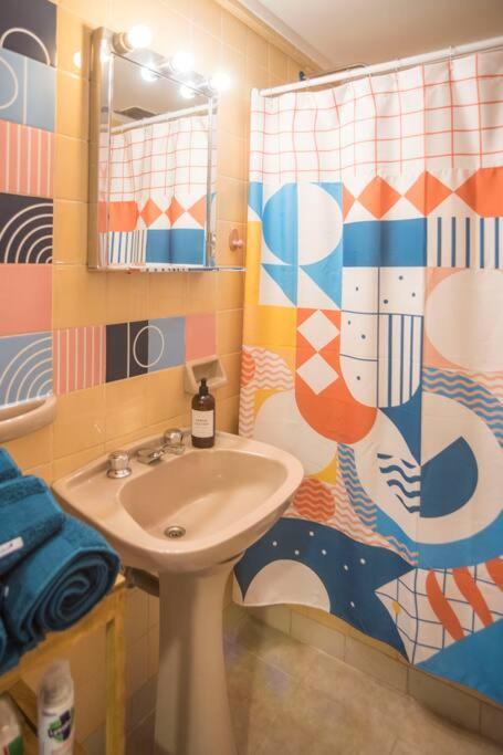Apartamento Encantador Y Luminoso Estudio En Zona Obelisco Sobre Avenida Corrientes *
