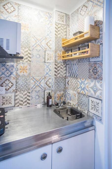 Apartamento Encantador Y Luminoso Estudio En Zona Obelisco Sobre Avenida Corrientes *