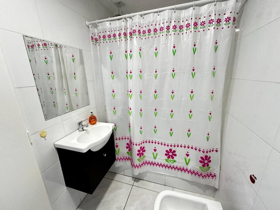 Hermoso Departamento Cerca Del Metro Y Del Hospital Garraham Buenos Aires
