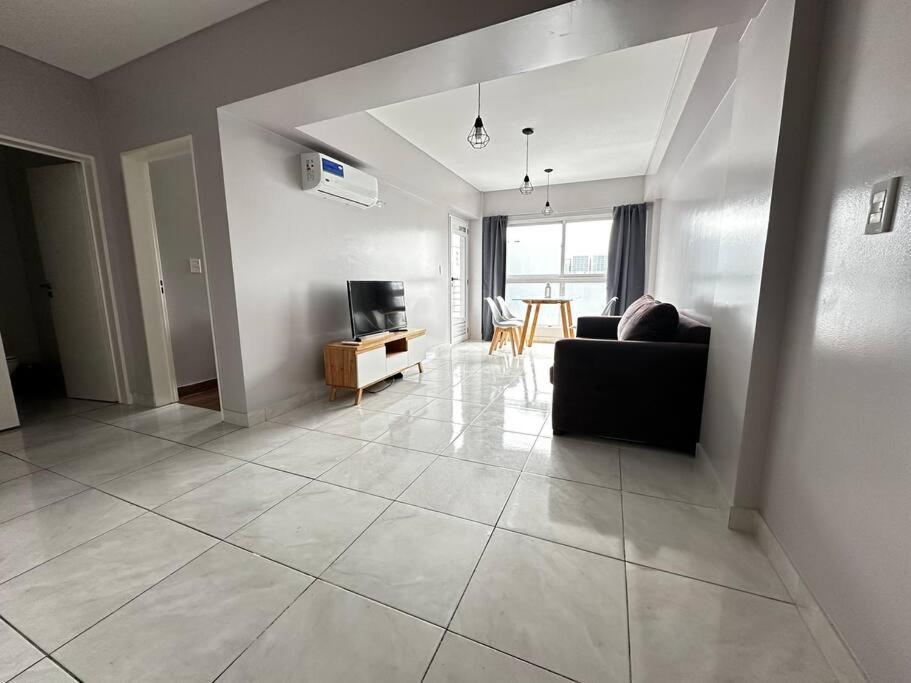 Hermoso Departamento Cerca Del Metro Y Del Hospital Garraham Buenos Aires
