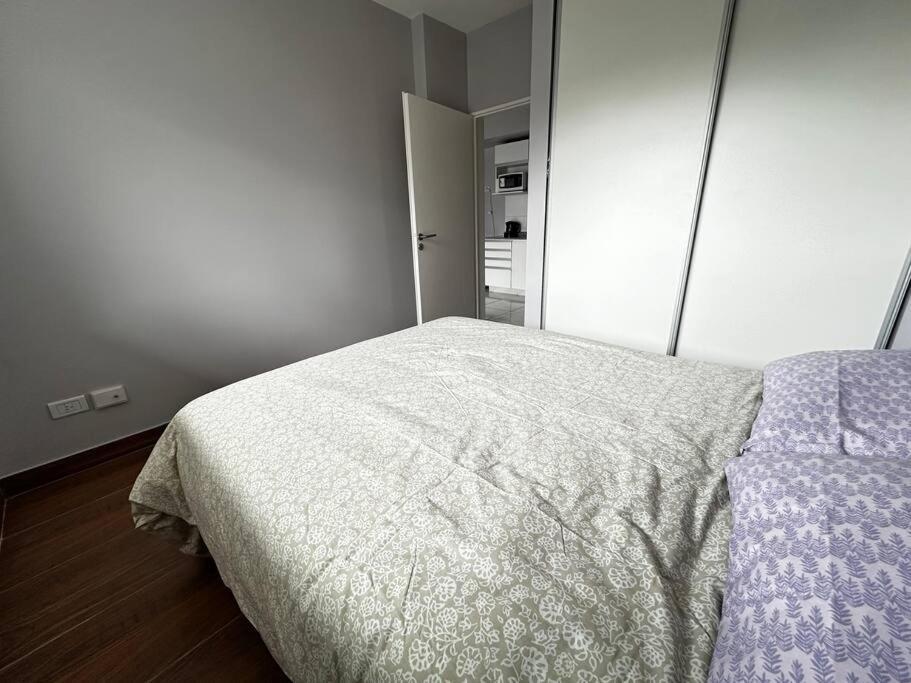 Hermoso Departamento Cerca Del Metro Y Del Hospital Garraham * Buenos Aires