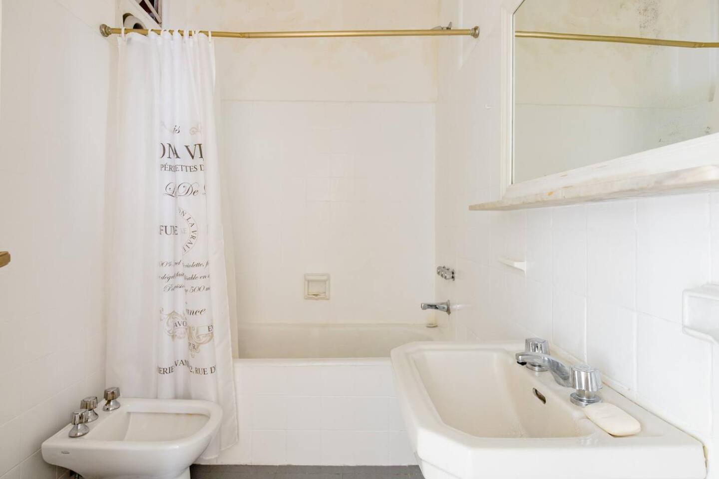 A Friendly In The Heart Of Recoleta -in Shared Apartment- * Ciudad Autónoma de Buenos Aires