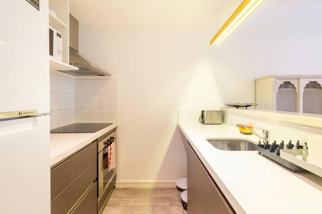 Avenida 9 De Julio Y San Juan, San Telmo, Gym Y Pileta!! Apartamento *