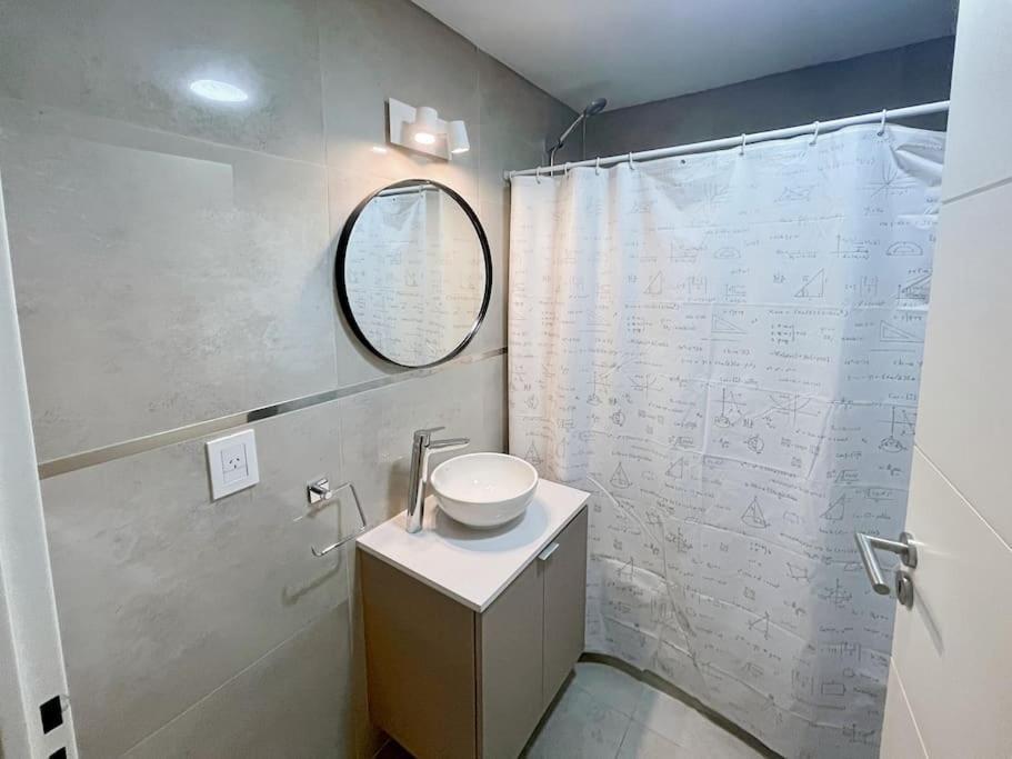 Moderno Estudio Con Balcon Y Piscina- 5l