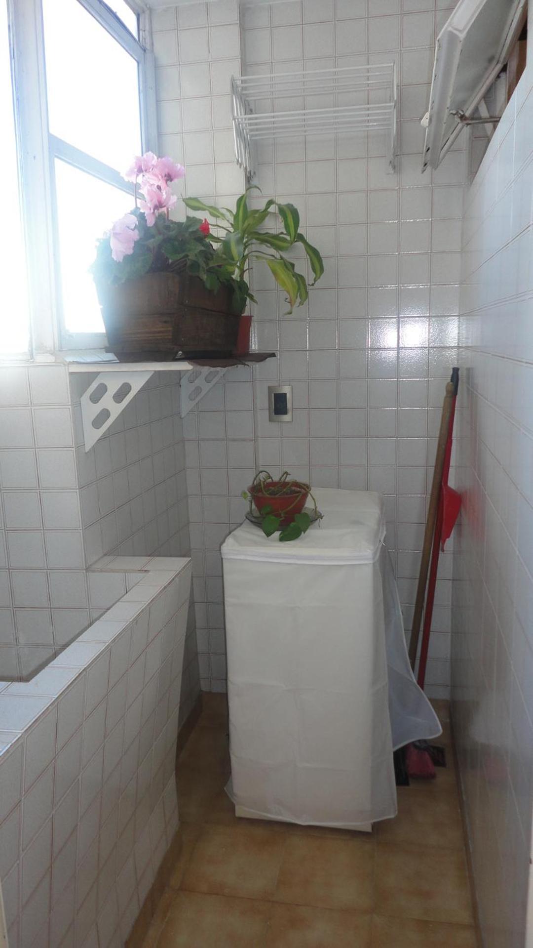 Apartamento Hospital Italiano -Parque Centenario - Excelente Depto todo luz y sol Equipado y Cómodo
