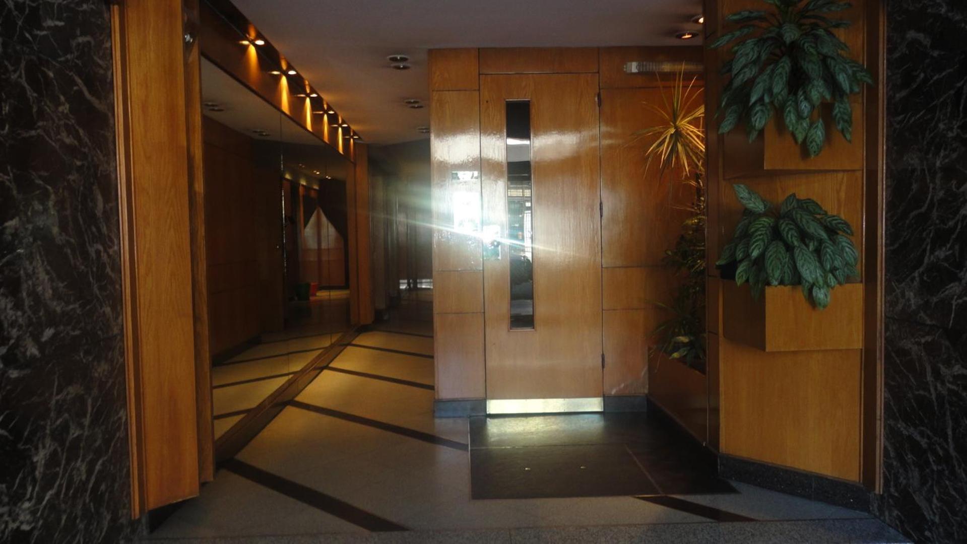 Apartamento Hospital Italiano -Parque Centenario - Excelente Depto todo luz y sol Equipado y Cómodo *