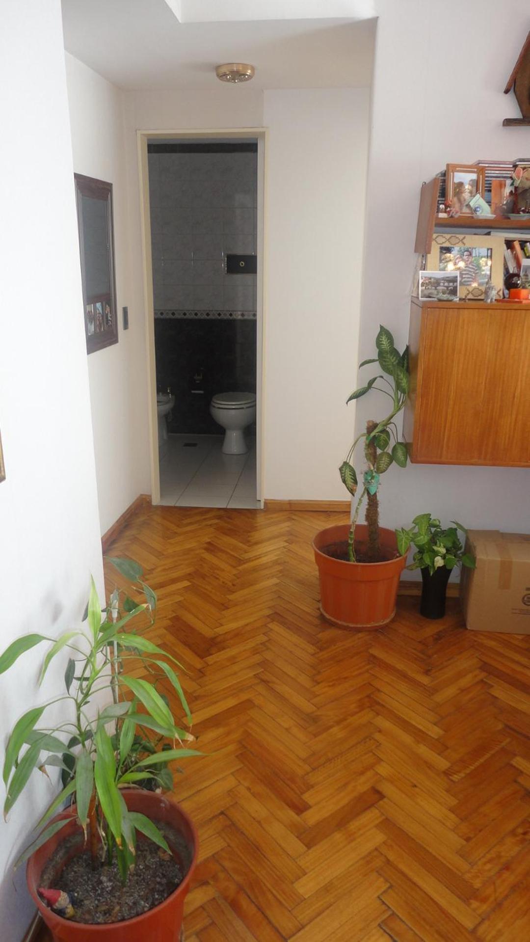 Apartamento Hospital Italiano -Parque Centenario - Excelente Depto todo luz y sol Equipado y Cómodo Buenos Aires