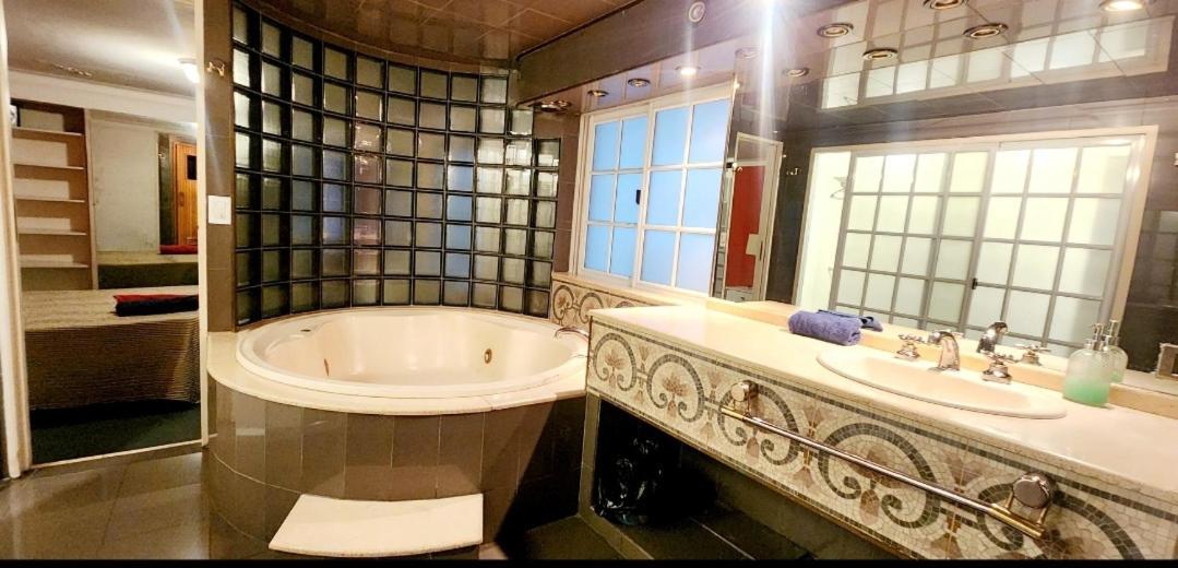 Santelmo Casona Unica 4pisos Full Terraza Piscina Quincho Parrilla Ascensor 2jacuzzis Sauna 7dorm 6banos Casa de férias *