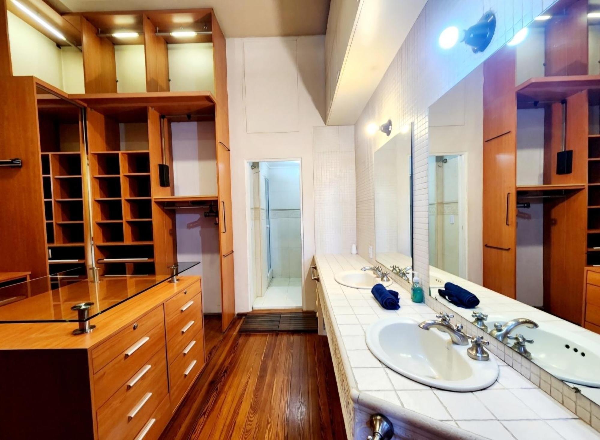 Casa de férias Santelmo Casona Unica 4pisos Full Terraza Piscina Quincho Parrilla Ascensor 2jacuzzis Sauna 7dorm 6banos