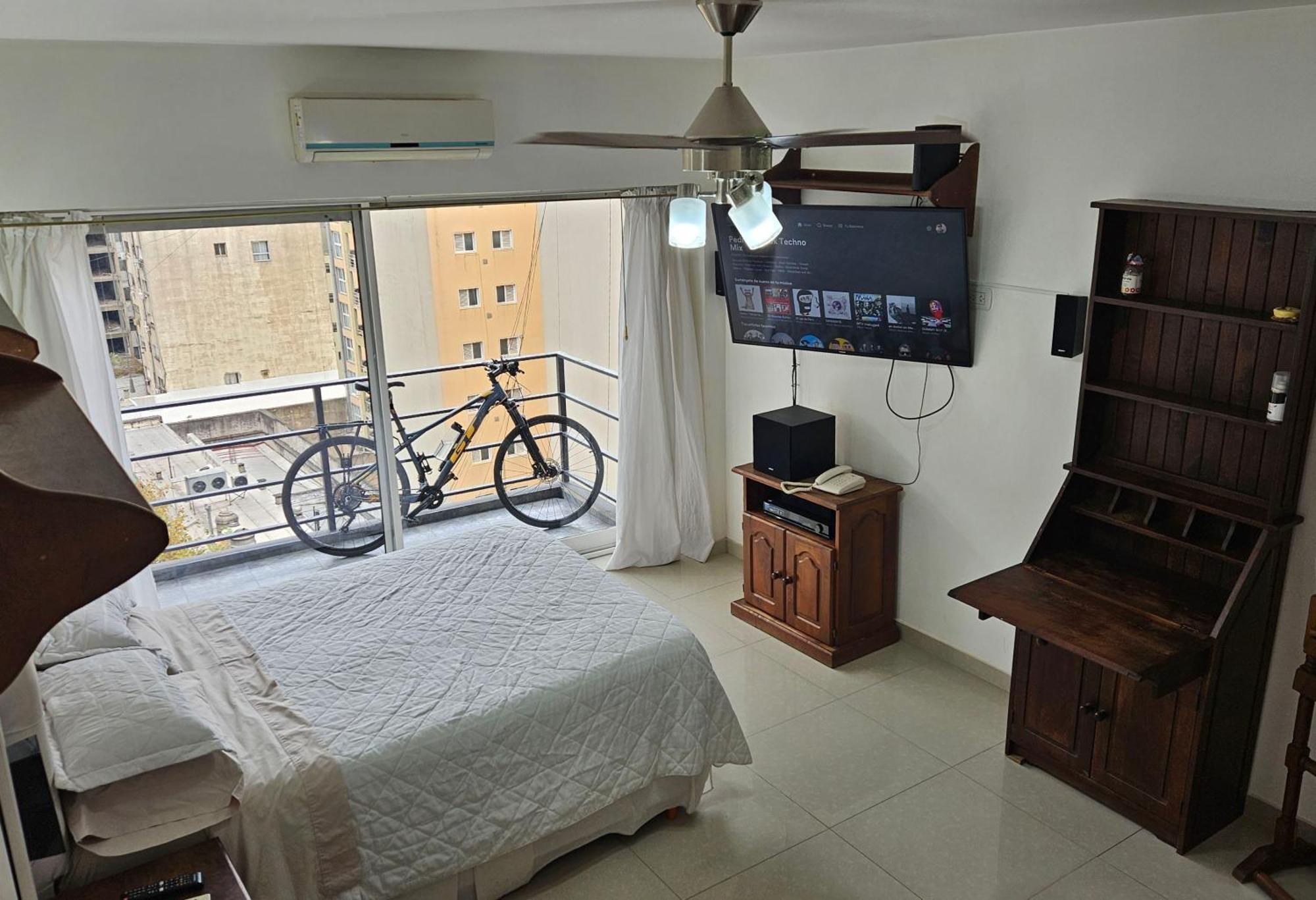 Monoambiente Con Balcon Y Cochera Privada - Tv 50