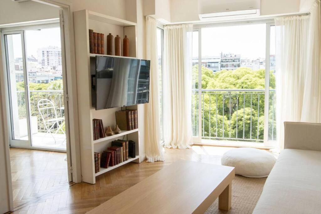Hestia At Recoleta 2bdr W Stunning Plaza View Apartamento Buenos Aires