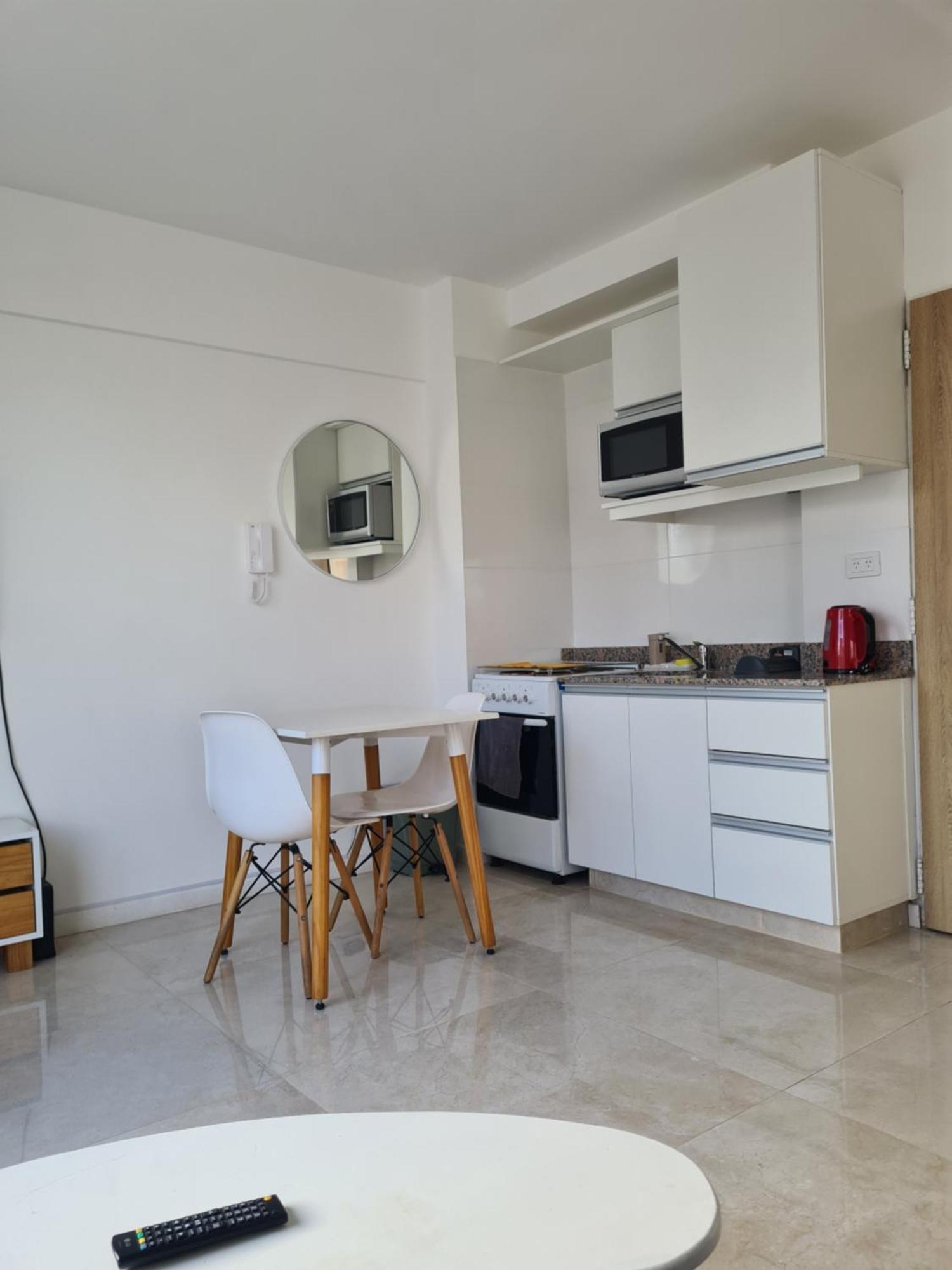 Departamento Amplio Piso Alto Balcon Muy Luminoso En San Telmo 93 * Ciudad Autónoma de Buenos Aires