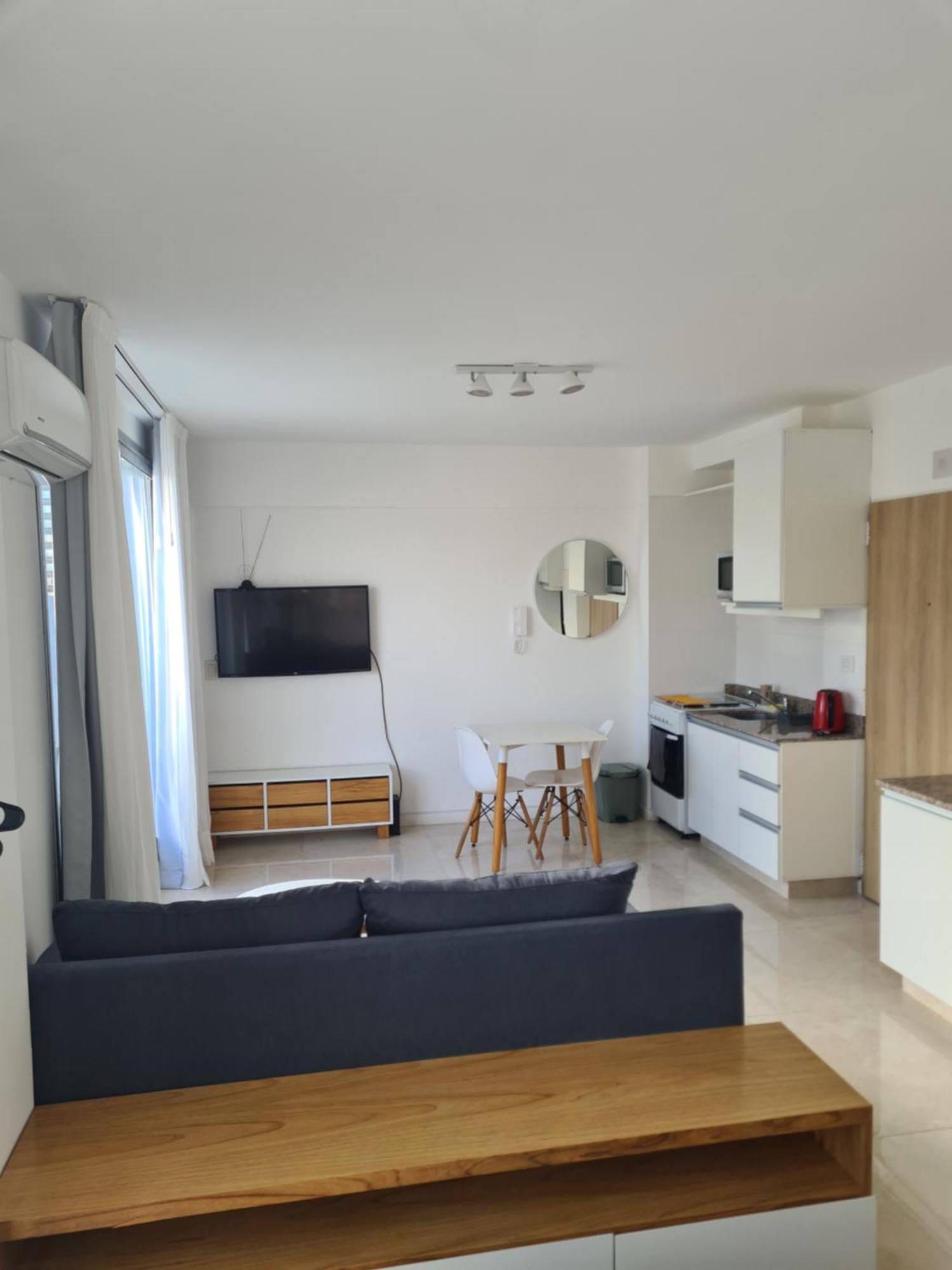 Departamento Amplio Piso Alto Balcon Muy Luminoso En San Telmo 93 * Ciudad Autónoma de Buenos Aires