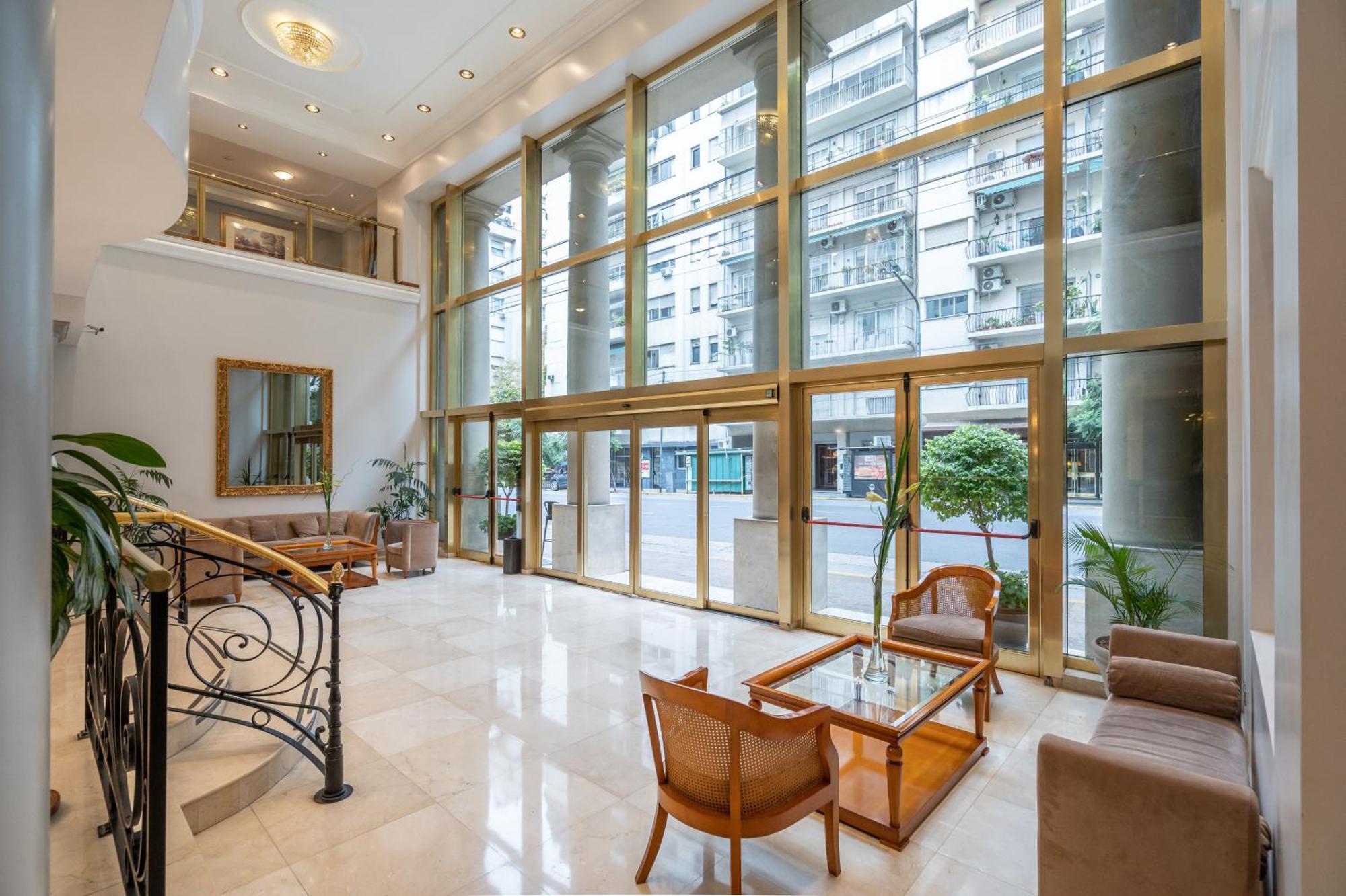 Intersur Recoleta Hotel 4*