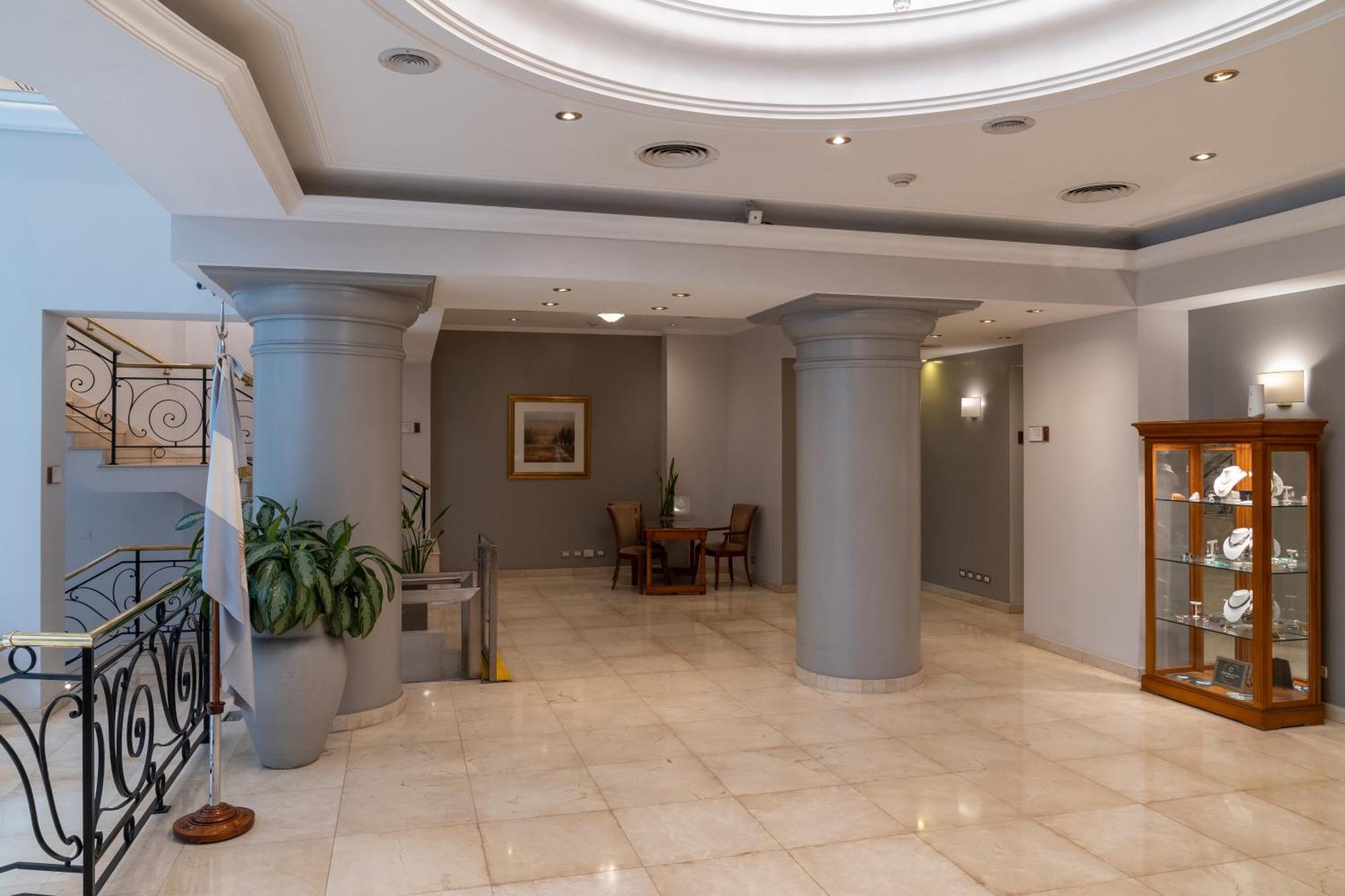 Intersur Recoleta Hotel