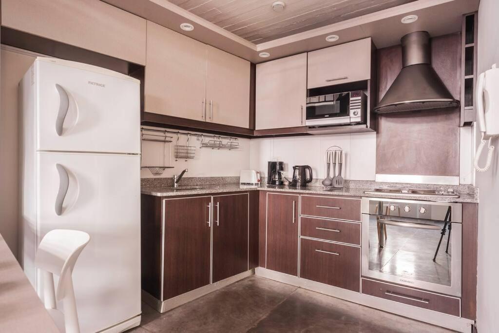 Minimalist Style Luxury Loft With Daily Maid Service *