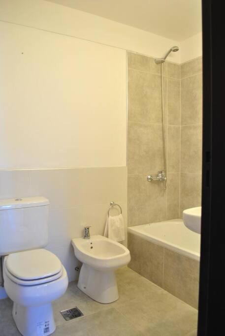 Renovado Y Confortable Centro Apartamento