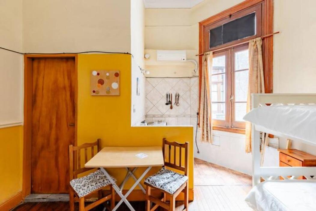 Dante Y Compania Hostal *