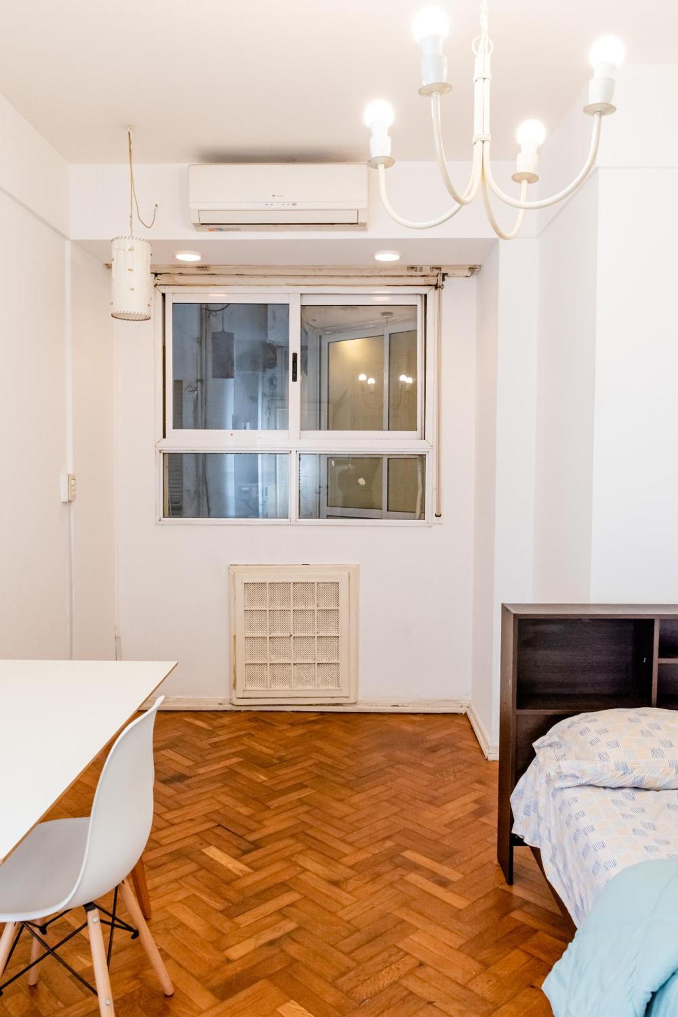 Private In A Huge Multicultural Habitación en casa particular *